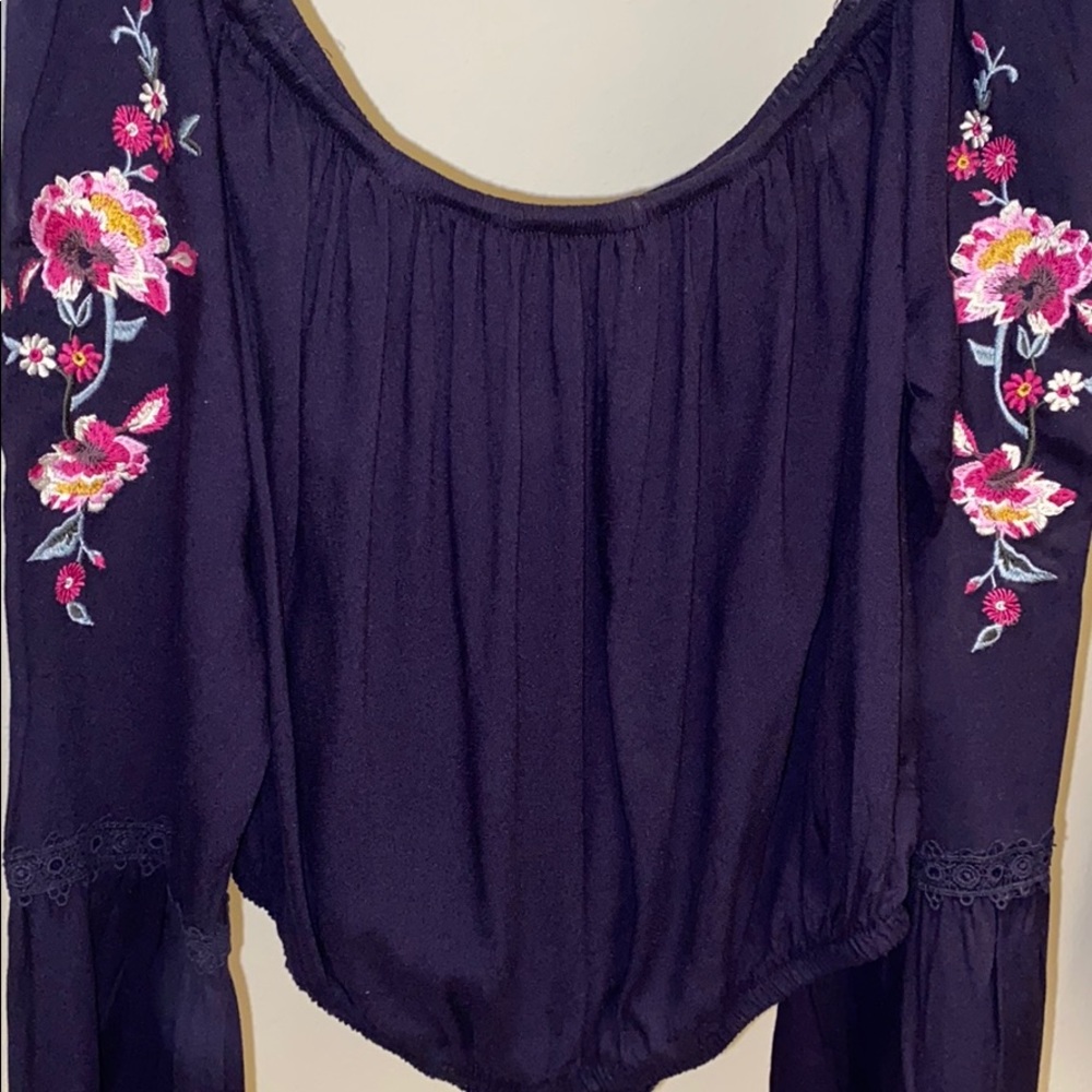 Off the Shoulder, Bell sleeve top